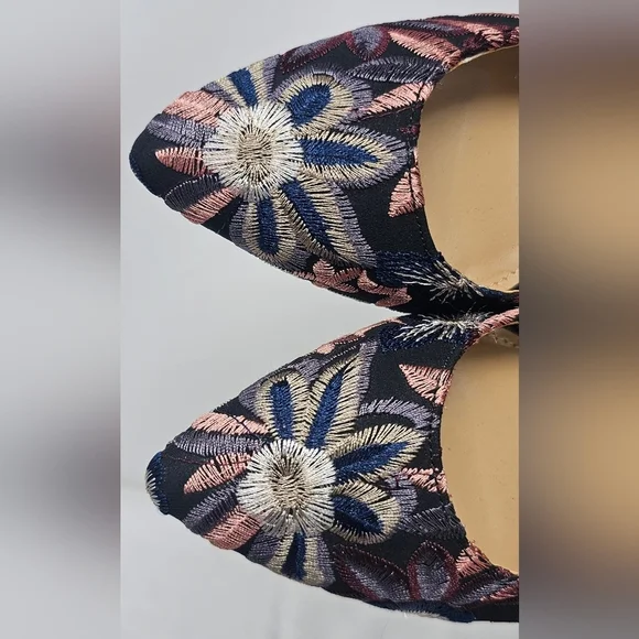 G.I.L.I. Alecia Women's High Heels Size 9.5 Multicolor Embroidered Pointed Toe - Picture 2 of 15
